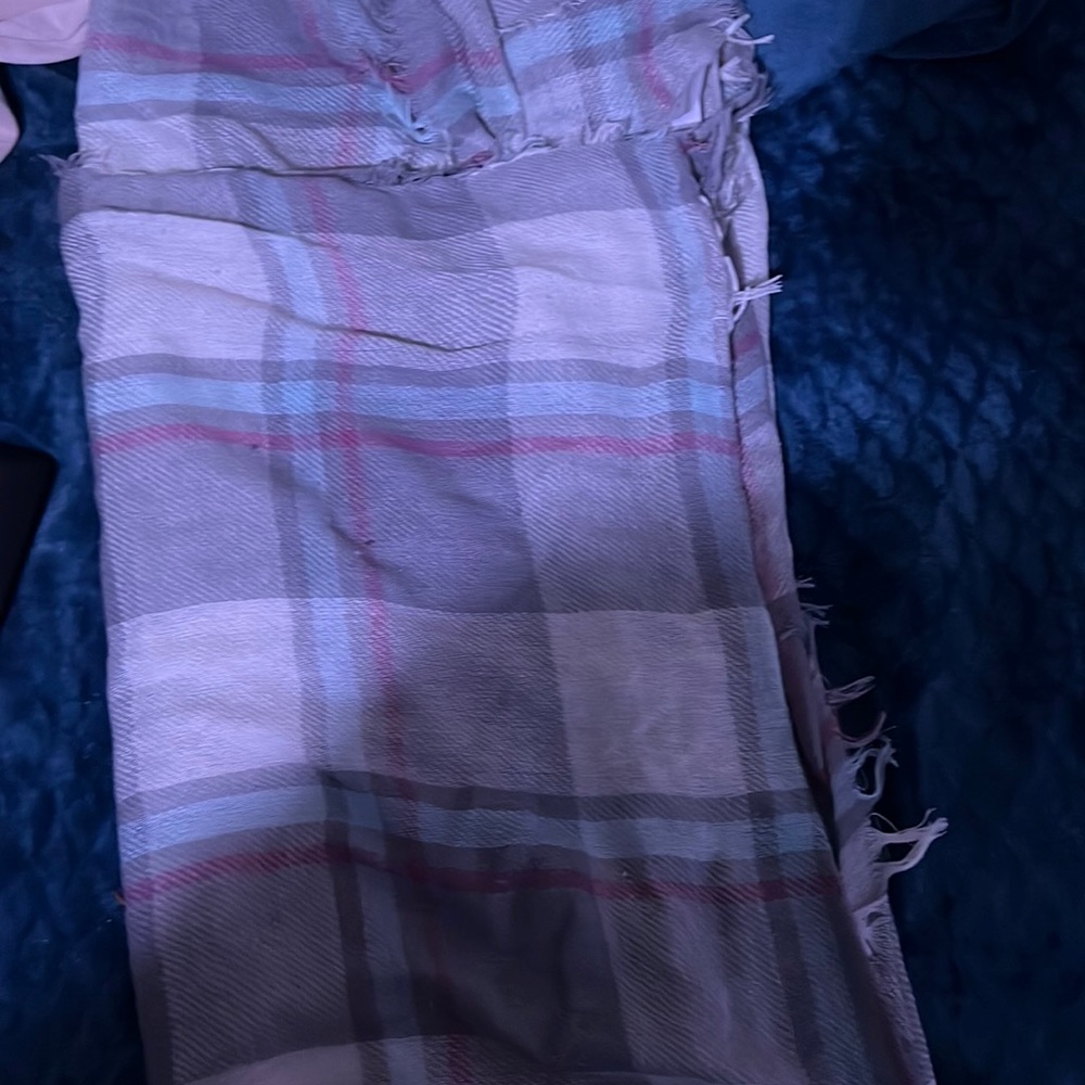 This is a shawl for sale I’m cleaning out my closet and getting rid of clothes